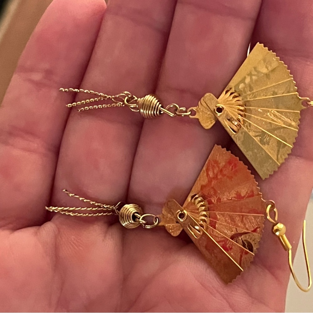 Elegant Gold Fan Pendant Necklace + earrings set - Picture 2 of 11